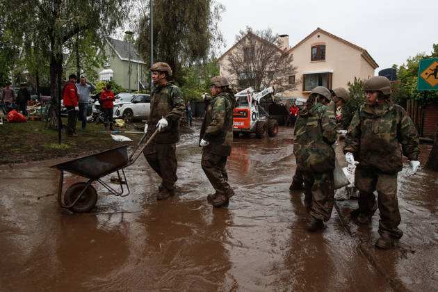 Santiago, October 9, 2026: Consequences of a mudslide that affected the area from San Carlos de Apoquindo to Los Dominicos in the Las Condes district, causing widespread damage and sweeping away vehicles and people. Diego Martin Aton, Chile, Aton 1198183 jpeg  Copyright: DIEGOxMARTIN ATONxCHILE