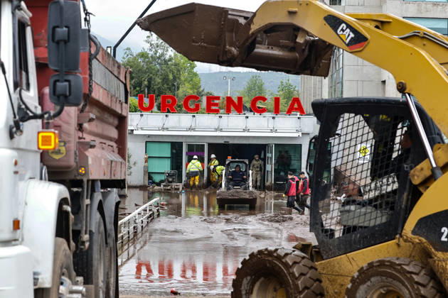 Santiago, October 9, 2026: Consequences of a mudslide that affected the area from San Carlos de Apoquindo to Los Dominicos in the Las Condes district, causing widespread damage and sweeping away vehicles and people. Diego Martin Aton, Chile, Aton 1198173 jpeg  Copyright: DIEGOxMARTIN ATONxCHILE
