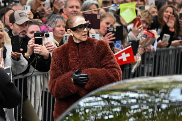 Céline Dion spent some time with her fans at the Royal Monceau Hotel in Paris, France, before heading to the event venue. Céline Dion spends time with fans before going to the venue, the Royal Monceau Hotel in Paris, France 460344 2026 10 09 PARIS France  Copyright: xL.Urmanx xStarfacex STAR_460344_024