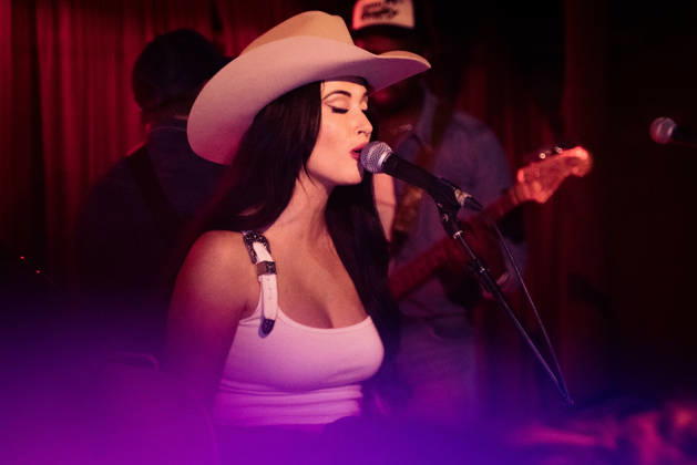 October 9, 2026: Austin, Texas. Kacey Musgraves performed a surprise show at the White Horse after her concert. - ZUMAda1_ 20261009_zap_da1_023 Copyright: xSandraxDahdahx