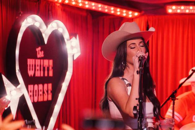 October 9, 2026: Austin, Texas. Kacey Musgraves performed a surprise show at the White Horse after her concert. - ZUMAda1_ 20261009_zap_da1_032 Copyright: xSandraxDahdahx