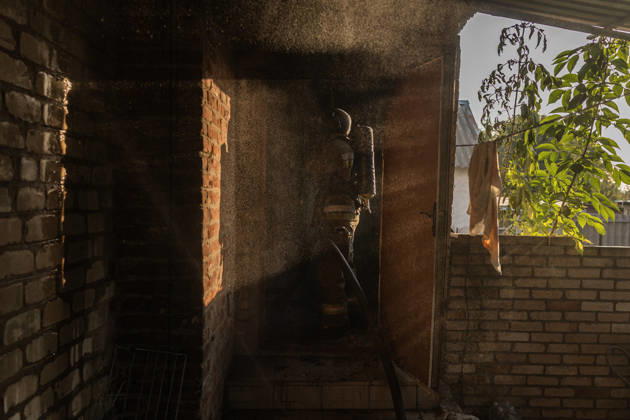 Aftermath of Russian drone strike in Ukraine KRAMATORSK, UKRAINE - OCTOBER 9: Ukrainian firefighters put out a fire in a house following a Russian drone strike in Kramatorsk, Ukraine, 9 October 2026 Diego Herrera Carcedo Anadolu Kramatorsk Ukraine. Editorial use only. Please get in touch for any other usage. Copyright: x2026xAnadoluxDiegoxHerreraxCarcedox