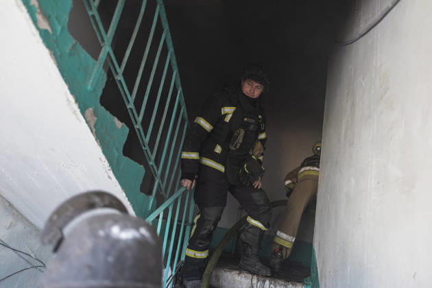 Aftermath of Russian drone strike in Ukraine KRAMATORSK, UKRAINE - OCTOBER 9: Ukrainian firefighters put out a fire after a Russian FPV drone struck a residential building in Kramatorsk, Ukraine, on 9 October 2026 Diego Herrera Carcedo Anadolu Kramatorsk Ukraine. Editorial use only. Please get in touch for any other usage. Copyright: x2026xAnadoluxDiegoxHerreraxCarcedox