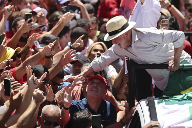 Brazilian President Lula da Silva attends reelection campaign rally in Brasilia BRASILIA, BRAZIL - OCTOBER 09: Brazilian President Luiz Inacio Lula da Silva, the Workers Party (PT) candidate for reelection, greets supporters as he attends a campaign rally, ahead of the runoff election, in Brasilia, Brazil, October 9, 2026. Mateus Bonomi Anadolu Brasilia Brazil. Editorial use only. Please get in touch for any other usage.  Copyright: x2026xAnadoluxMateusxBonomix