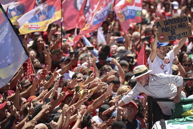 Brazilian President Lula da Silva attends reelection campaign rally in Brasilia BRASILIA, BRAZIL - OCTOBER 09: Brazilian President Luiz Inacio Lula da Silva, the Workers Party (PT) candidate for reelection, greets supporters as he attends a campaign rally, ahead of the runoff election, in Brasilia, Brazil, October 9, 2026. Mateus Bonomi Anadolu Brasilia Brazil. Editorial use only. Please get in touch for any other usage.  Copyright: x2026xAnadoluxMateusxBonomix