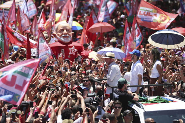 Brazilian President Lula da Silva attends reelection campaign rally in Brasilia BRASILIA, BRAZIL - OCTOBER 09: Brazilian President Luiz Inacio Lula da Silva, the Workers Party (PT) candidate for reelection, greets supporters as he attends a campaign rally, ahead of the runoff election, in Brasilia, Brazil, October 9, 2026. Mateus Bonomi Anadolu Brasilia Brazil. Editorial use only. Please get in touch for any other usage.  Copyright: x2026xAnadoluxMateusxBonomix