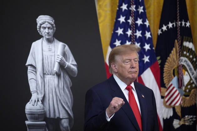Donald Trump on Columbus Day celebration - Washington US President Donald Trump hosts a Columbus Day celebration in the East Room in Washington on October 9, 2026. Photo by Yuri Gripas ABACAPRESS.COM Washington DC United States  Copyright: xGripasxYuri ABACAx