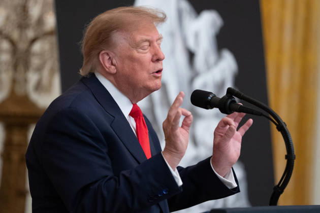 US President Donald Trump Gives Remarks - Washington DC US President Donald Trump gives remarks during an event in the East Room of the White House in Washington, DC, US, on Friday, Oct. 9, 2026. Trump is hosting a Columbus Day celebration. Photo by Aaron Schwartz Pool ABACAPRESS.COM Washington District of Columbia Copyright: xPool ABACAx