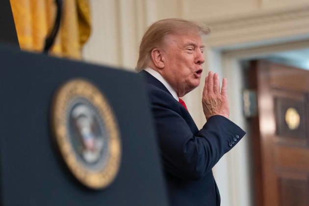 US President Donald Trump Gives Remarks - Washington DC US President Donald Trump gives remarks during an event in the East Room of the White House in Washington, DC, US, on Friday, Oct. 9, 2026. Trump is hosting a Columbus Day celebration. Photo by Aaron Schwartz Pool ABACAPRESS.COM Washington District of Columbia Copyright: xPool ABACAx