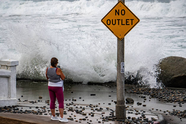 October 9, 2026, Oceanside, California, USA: Oceanside, California, receives large waves on October 9, 2026, during a historic El NioÂ±o season. Kelvin swells have brought major damages to the coastline. Oceanside USA - ZUMAg219 20261009_znp_g219_003 Copyright: xJakexLeexGreenx
