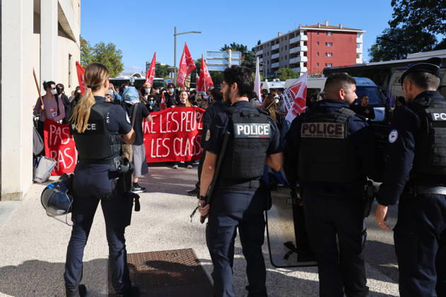 High school students block schools here, demanding the release of their classmates in police custody in front of the Aix-en-Provence police station. - 09 11 2026 - France Bouches-du-Rhone Marseille -  SylvainxRostaingx xLexPictorium LePictorium_0342749