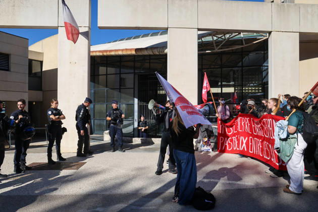 High school students block schools here, demanding the release of their classmates in police custody in front of the Aix-en-Provence police station. - 09 11 2026 - France Bouches-du-Rhone Marseille -  SylvainxRostaingx xLexPictorium LePictorium_0342750