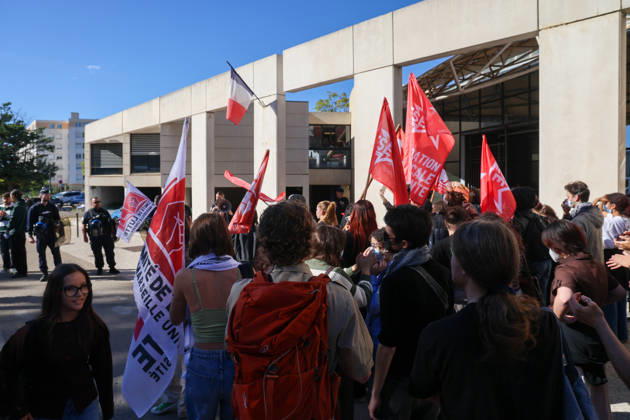 High school students block schools here, demanding the release of their classmates in police custody in front of the Aix-en-Provence police station. - 09 11 2026 - France Bouches-du-Rhone Marseille -  SylvainxRostaingx xLexPictorium LePictorium_0342753