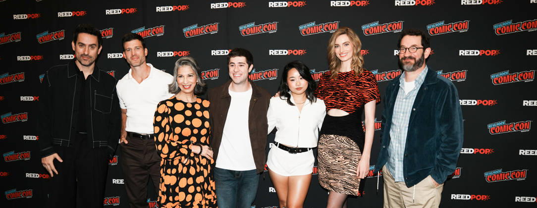 October 9, 2026, New York, New York, USA: Cast of CBS Studios new show Eternally Yours from left: ED WEEKS, PARKER YOUNG, ROSE ABDOO, JAREN LEWISON, HELEN J. SHEN, ALLEGRA EDWARDS and show runner and executive producer JOE WISEMAN at the 2026 New York Comic Con at the Javits Center on October 9, 2026 in New York. New York USA - ZUMAb148 20261009_zap_b148_012 Copyright: xBryanxSmithx