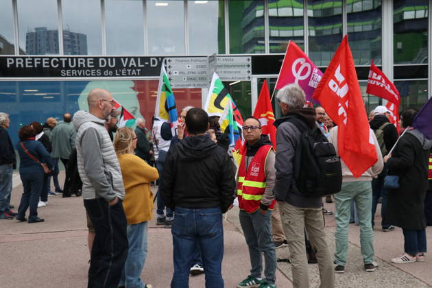 Protest outside Val-d Oise prefecture against crackdown on high school student mobilizations in France CERGY, FRANCE - OCTOBER 9: Demonstrators gather outside the Val-d Oise prefecture in Cergy, in the Paris region following a call by several trade unions and political organizations to denounce the crackdown on high school student mobilizations on October 9, 2026 in Cergy, France. Participants demand an end to repressive measures and sanctions against high school students, as well as the establishment of dialogue with students to address their demands, particularly regarding working conditions and resources allocated to education. Umit Donmez Anadolu Cergy France. Editorial use only. Please get in touch for any other usage.  Copyright: x2026xAnadoluxUmitxDonmezx