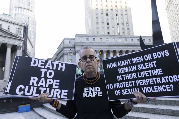 October 8, 2026, New York, New York, USA: A demonstrator wears a shirt that reads END RAPE and holds signs that read DEATH TO RAPE CULTURE HOW MANY MEN OR BOYS REMAIN SILENT IN THEIR LIFETIME TO PROTECT PERPETRATORS OF SEXUAL VIOLENCE? joining hundreds at a rally in Foley Square outside the New York State Supreme Court building in Lower Manhattan under the banner . StopSexualViolence: From the Frat House to the White House. The protest is one of many rallies and campus walkouts around the country demanding justice for Cornell s Jane Doe. New York USA - ZUMAr174 20261008_znp_r174_055 Copyright: xGinaxMxRandazzox