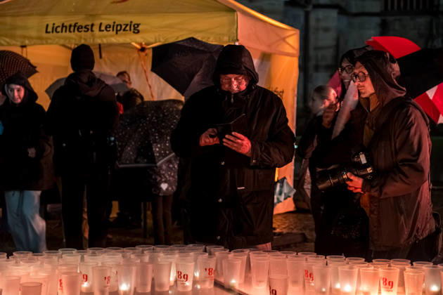Seit 2009 findet in Leipzig zur Erinnerung an die Montagsdemonstrationen im Jahr 1989 am 9. Oktober das Lichtfest statt. Licht und Kunstinstallationen illuminieren die Stadt, menschen laufen mit Kerzen durch die Stadt. Lichtfest 2026