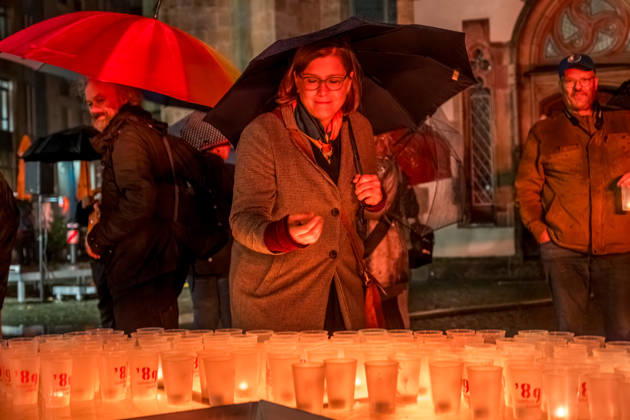 Seit 2009 findet in Leipzig zur Erinnerung an die Montagsdemonstrationen im Jahr 1989 am 9. Oktober das Lichtfest statt. Licht und Kunstinstallationen illuminieren die Stadt, menschen laufen mit Kerzen durch die Stadt. Lichtfest 2026