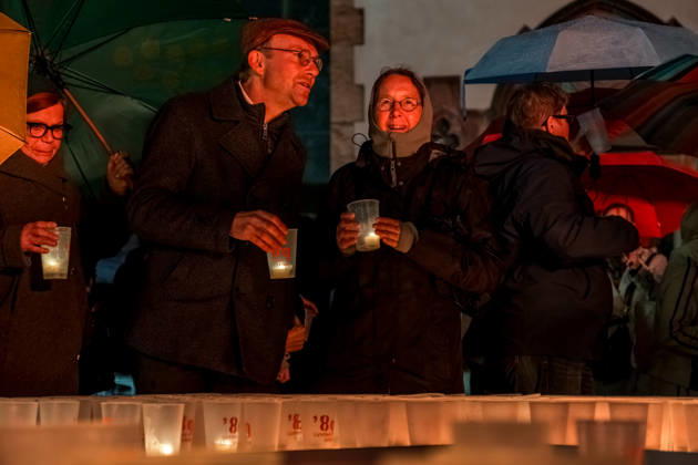 Seit 2009 findet in Leipzig zur Erinnerung an die Montagsdemonstrationen im Jahr 1989 am 9. Oktober das Lichtfest statt. Licht und Kunstinstallationen illuminieren die Stadt, menschen laufen mit Kerzen durch die Stadt. Lichtfest 2026