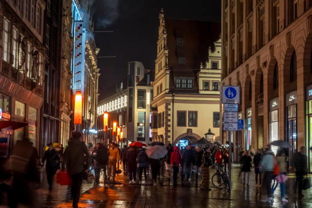 Seit 2009 findet in Leipzig zur Erinnerung an die Montagsdemonstrationen im Jahr 1989 am 9. Oktober das Lichtfest statt. Licht und Kunstinstallationen illuminieren die Stadt, menschen laufen mit Kerzen durch die Stadt. Lichtfest 2026