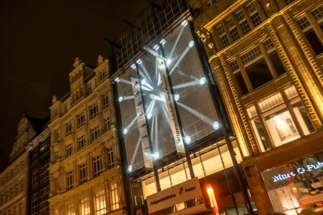 Seit 2009 findet in Leipzig zur Erinnerung an die Montagsdemonstrationen im Jahr 1989 am 9. Oktober das Lichtfest statt. Licht und Kunstinstallationen illuminieren die Stadt, menschen laufen mit Kerzen durch die Stadt. Lichtfest 2026