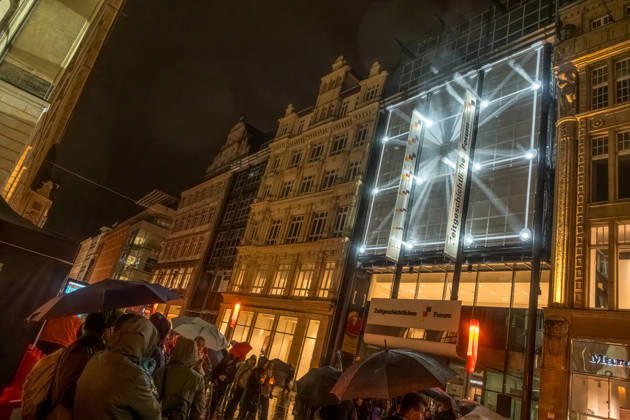 Seit 2009 findet in Leipzig zur Erinnerung an die Montagsdemonstrationen im Jahr 1989 am 9. Oktober das Lichtfest statt. Licht und Kunstinstallationen illuminieren die Stadt, menschen laufen mit Kerzen durch die Stadt. Lichtfest 2026