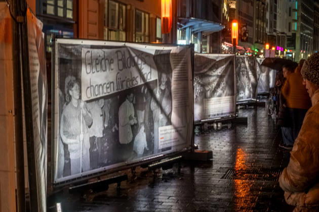 Seit 2009 findet in Leipzig zur Erinnerung an die Montagsdemonstrationen im Jahr 1989 am 9. Oktober das Lichtfest statt. Licht und Kunstinstallationen illuminieren die Stadt, menschen laufen mit Kerzen durch die Stadt. Lichtfest 2026