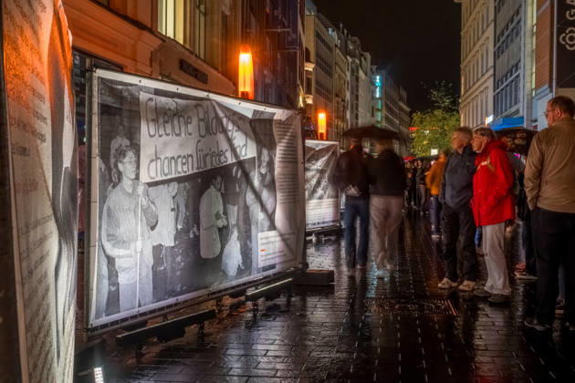 Seit 2009 findet in Leipzig zur Erinnerung an die Montagsdemonstrationen im Jahr 1989 am 9. Oktober das Lichtfest statt. Licht und Kunstinstallationen illuminieren die Stadt, menschen laufen mit Kerzen durch die Stadt. Lichtfest 2026