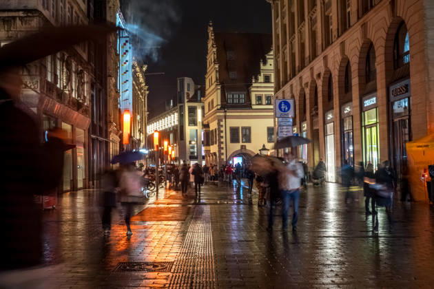 Seit 2009 findet in Leipzig zur Erinnerung an die Montagsdemonstrationen im Jahr 1989 am 9. Oktober das Lichtfest statt. Licht und Kunstinstallationen illuminieren die Stadt, menschen laufen mit Kerzen durch die Stadt. Lichtfest 2026
