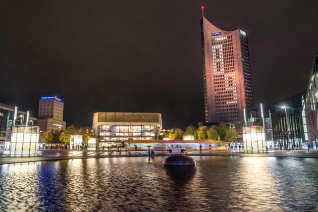 Seit 2009 findet in Leipzig zur Erinnerung an die Montagsdemonstrationen im Jahr 1989 am 9. Oktober das Lichtfest statt. Licht und Kunstinstallationen illuminieren die Stadt, menschen laufen mit Kerzen durch die Stadt. Lichtfest 2026
