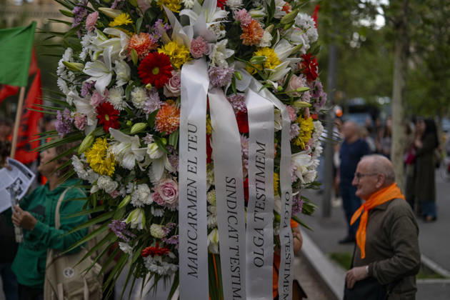 Demonstration by the Socialist Housing Union of Catalonia A wreath of flowers during a rally organized by the Tenants’ Union, the Socialist Housing Union of Catalonia, and COSHAC, under the slogan For Olga and Maricarmen: The Housing Industry Kills, on October 9, 2026, in Barcelona, Catalonia, Spain OCTOBER 9, 2026 CATALONIA HOUSING PROTEST UNION RENTERS WREATH Lorena Sopê Barcelona Catalonia Barcelona Catalonia Spain  Copyright: xLorenaxSopÃªnax 7833459