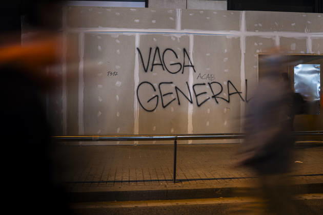 Demonstration by the Socialist Housing Union of Catalonia: A piece of graffiti during a rally organized by the Tenants’ Union, the Socialist Housing Union of Catalonia, and COSHAC: For Olga and Maricarmen: The Housing Industry Kills, on October 9, 2026, in Barcelona, Catalonia, Spain October 9, 2026 CATALONIA HOUSING PROTEST UNION RENTERS WREATH GENERAL STRIKE GRAFFITI Lorena Sopê Barcelona, Catalonia Barcelona, Catalonia, Spainana Copyright: xLorenaxSopênax 7833461
