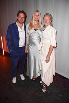 Eva Mona Rodekirchen mit Ehemann Björn Geske und Tochter Martha Geske bei der KINDERSCHUTZENGEL E.V. GALA 2026 im Spindler & Klatt in Berlin am 09.10.2026