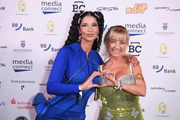 Micaela Schäfer, Jacqueline Boy (Gründerin des Kinderschutzengel e.V.) bei der KINDERSCHUTZENGEL E.V. GALA 2026 im Spindler & Klatt in Berlin am 09.10.2026