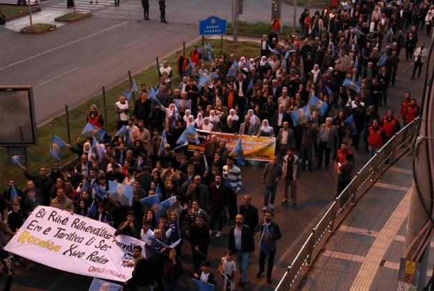 Hundreds march for Ocalan™s release in Diyarbakir DIYARBAKIR, TURKEY, OCTOBER 9, 2026: Hundreds of demonstrators march through Diyarbakir during a protest organized by the pro-Kurdish DEM Party, calling for the release of imprisoned Kurdistan Workers™ Party (PKK) leader Abdullah Ocalan. Participants carried banners and chanted slogans demanding his freedom amid ongoing efforts to advance a peace process between the Turkish government and the PKK following the group™s announcement that it would lay down its arms. Diyarbakir Türkiye Copyright: x xEnsarxOzdemirx xJNAxPressx