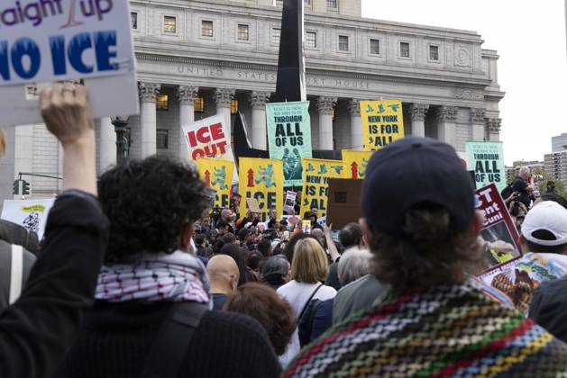 October 9, 2026, New York, New York, USA: Thousands of people join the Hands Off NYC coalition at a rally outside Federal Plaza in Lower Manhattan before marching through the streets for an emergency protest demanding justice the day following ICE shooting a Bronx man while his 5 year child was in the car. New York USA  - ZUMAr174 20261009_znp_r174_015 Copyright: xGinaxMxRandazzox