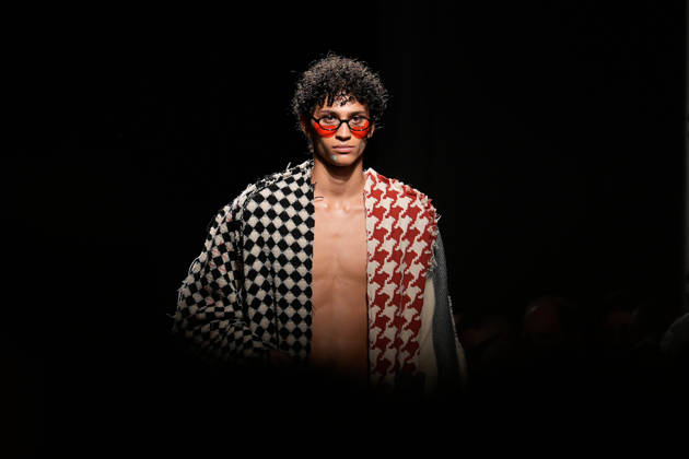 Lisbon Fashion Week in Lisboa, Portugal - 09 Oct 2026 A model walks the runway during Ariana Orrico fashion show at ModaLisboa Priority, Lisbon Fashion Week in Lisboa. Lisbon Portugal Copyright: xBrunoxdexCarvalhox xSOPAxImagesx brunodecarvalho_modalisboapriority-1028
