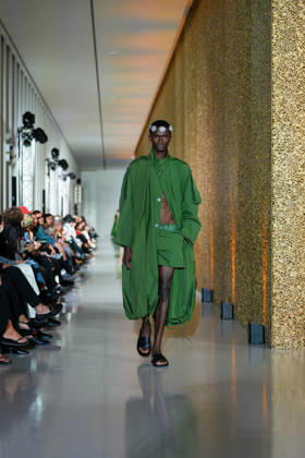 Lisbon Fashion Week in Lisboa, Portugal - 09 Oct 2026 A model walks the runway during Luis Carvalho fashion show at ModaLisboa Priority, Lisbon Fashion Week in Lisboa. Lisbon Portugal Copyright: xBrunoxdexCarvalhox xSOPAxImagesx brunodecarvalho_modalisboapriority-255