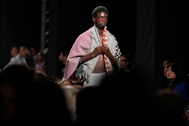 Lisbon Fashion Week in Lisboa, Portugal - 09 Oct 2026 A model walks the runway during Ariana Orrico fashion show at ModaLisboa Priority, Lisbon Fashion Week in Lisboa. Lisbon Portugal Copyright: xBrunoxdexCarvalhox xSOPAxImagesx brunodecarvalho_modalisboapriority-1065