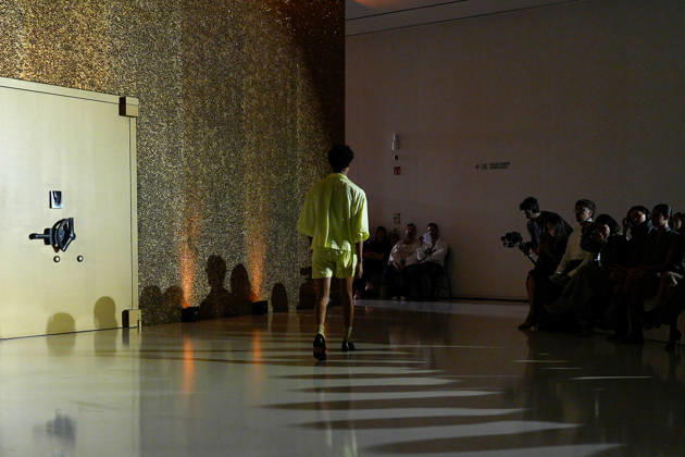 Lisbon Fashion Week in Lisboa, Portugal - 09 Oct 2026 A model walks the runway during Luis Carvalho fashion show at ModaLisboa Priority, Lisbon Fashion Week in Lisboa. Lisbon Portugal Copyright: xBrunoxdexCarvalhox xSOPAxImagesx brunodecarvalho_modalisboapriority-1562