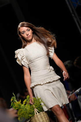 Lisbon Fashion Week in Lisboa, Portugal - 09 Oct 2026 A model walks the runway during Francisca Nabinho fashion show at ModaLisboa Priority, Lisbon Fashion Week in Lisboa. Lisbon Portugal Copyright: xBrunoxdexCarvalhox xSOPAxImagesx brunodecarvalho_modalisboapriority-1779