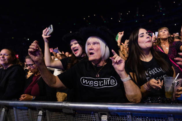 Westlife fans at The O2, London for Westlife™s 25th Anniversary Tour on October 9, 2026. LONDON, ENGLAND - OCTOBER 9: Westlife fans at The O2, London for Westlife™s 25th Anniversary Tour on October 9, 2026., Credit:Pupat Chenaksara Avalon UK, London  Copyright: xPupatxChenaksarax xAvalonx 1141877901