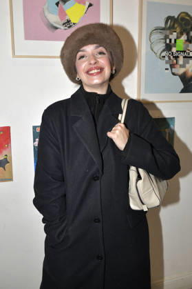 Nellie Thalbach bei der Vernissage der 4. Pop-up-Ausstellung der M.A.R.X.-Bande in der Galerie GlogauAIR. Berlin, 09.10.2026