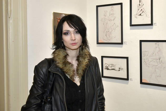 Jeannine D arc bei der Vernissage der 4. Pop-up-Ausstellung der M.A.R.X.-Bande in der Galerie GlogauAIR. Berlin, 09.10.2026