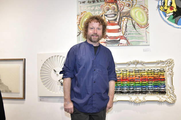 Philipp Caspari bei der Vernissage der 4. Pop-up-Ausstellung der M.A.R.X.-Bande in der Galerie GlogauAIR. Berlin, 09.10.2026