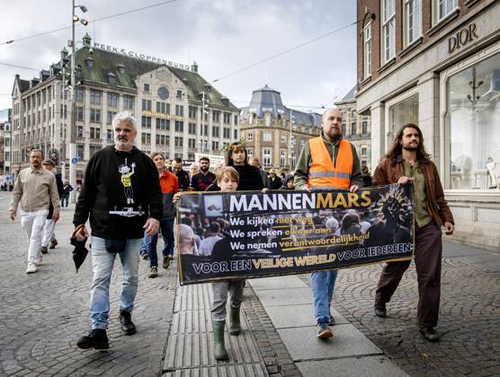 AMSTERDAM - Participants in the Men s March are campaigning for safety for all women. During the demonstration, men are called upon to ensure a culture in which everyone is safe. SEM VAN DER WAL ANP netherlands out - belgium out  Copyright: xx x572003513x originalFilename: 572003513.jpg