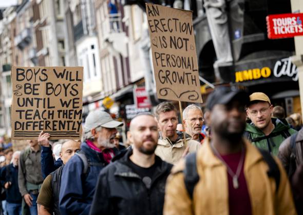 AMSTERDAM - Participants in the Men s March are campaigning for safety for all women. During the demonstration, men are called upon to ensure a culture in which everyone is safe. SEM VAN DER WAL ANP netherlands out - belgium out  Copyright: xx x572004036x originalFilename: 572004036.jpg