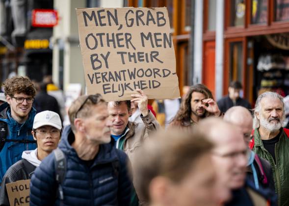 AMSTERDAM - Participants in the Men s March are campaigning for safety for all women. During the demonstration, men are called upon to ensure a culture in which everyone is safe. SEM VAN DER WAL ANP netherlands out - belgium out  Copyright: xx x572004417x originalFilename: 572004417.jpg