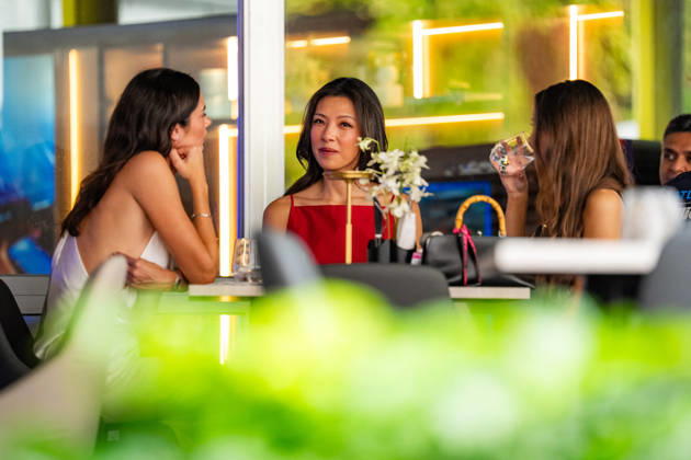 2026 Formula 1 Singapore Grand Prix - Sprint - Celebrities REBECCA DONALDSON (SCO) and LILY MUNI HE (CHN) during Qualifying day on Saturday during the Formula 1 Singapore Airlines Singapore Grand Prix 2026 at Marina Bay Street Circuit, Singapore, on October 10, 2026. Photo by Antoine LAPEYRE Reveries Agency via ABACAPRESS.COM Singapore Singapore Copyright: xAntoinexLapeyre ReveriesxAgency ABACAx