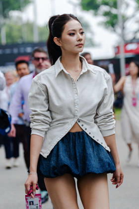 2026 Formula 1 Singapore Grand Prix - Sprint - Celebrities Chou Tzu-yu TWICE Singer of Atlassian Williams F1 Team Paddock on SATURDAY during the 2026 FORMULA 1 SINGAPORE AIRLINES SINGAPORE GRAND PRIX 2026 at MARINA BAY STREET CIRCUIT SINGAPORE on October 10, 2026. Photo by Tan Jun Da ABACAPRESS.COM Singapore Singapore Copyright: xJunxDaxTan ABACAx